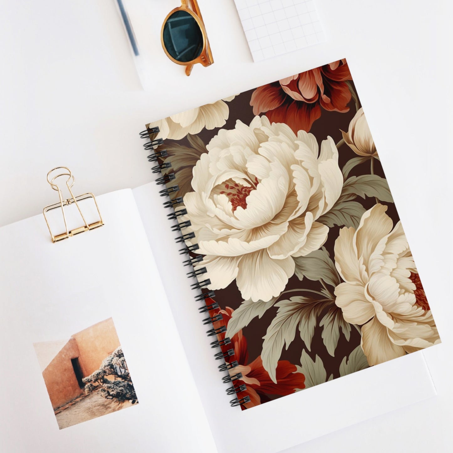 Classic Elegance: Vintage Floral Design Notebook